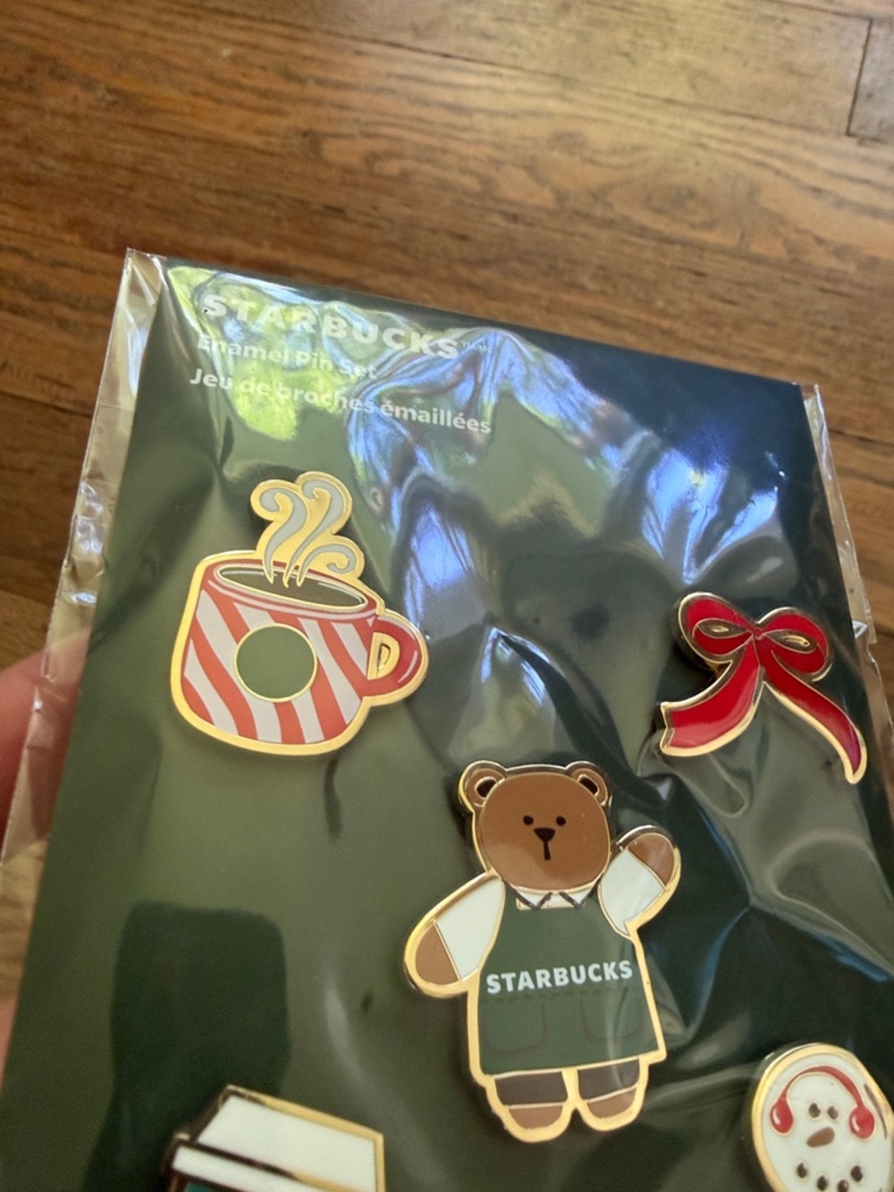 Starbucks Green, Red and White Holiday Enamel Pin Set New With Tags - Picture 5 of 8